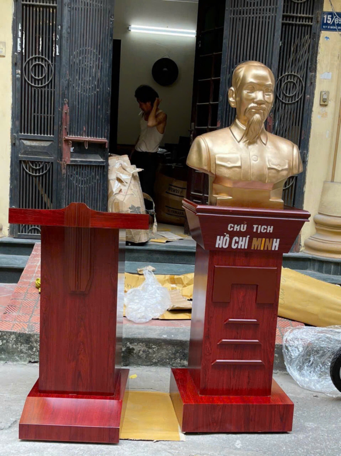 bục phát biểu gỗ