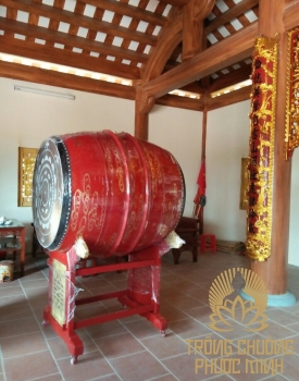Trống đình sơn đỏ 