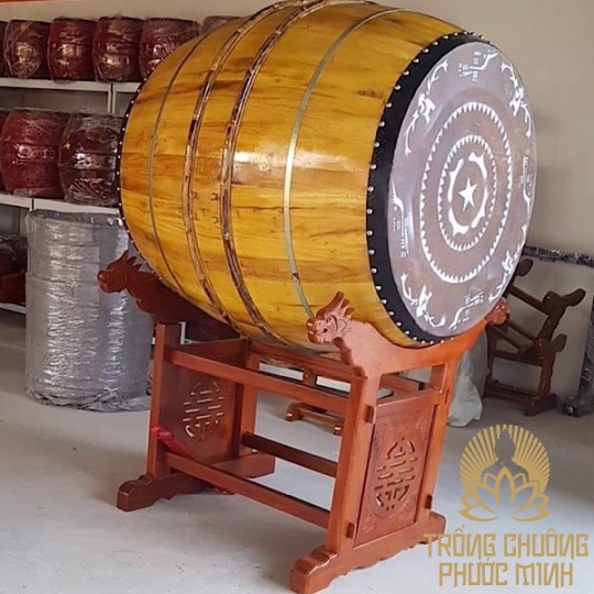 Trống đình có  giá đỡ 